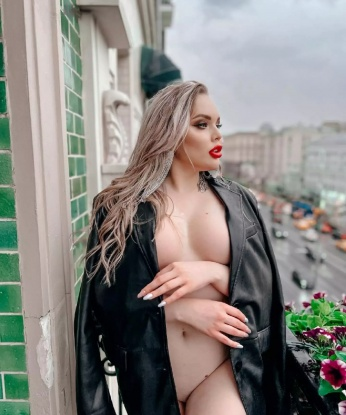 Живу в Москве, готова встретиться с тобой и погрузить в мир наслаждения. Мои услуги необыкновенно разнообразны: я могу стать твоей страстной компаньонкой на вечер, нежной девушкой на тайное свидание или исполнить самые смелые твои фантазии. У меня есть отличные отзывы, которые говорят о моей профессиональности и безупречной внешности. Посмотри мои фото и ты поймешь, что я совершенно реальна и неотразима. Жду встречи с тобой, чтобы окунуться в мир настоящего наслаждения! 💋 Таиська